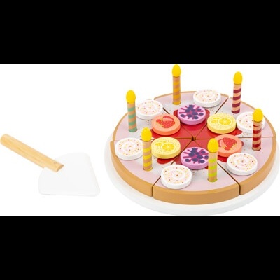 Bolo de madeira decorativo com fatias, velas e espátula