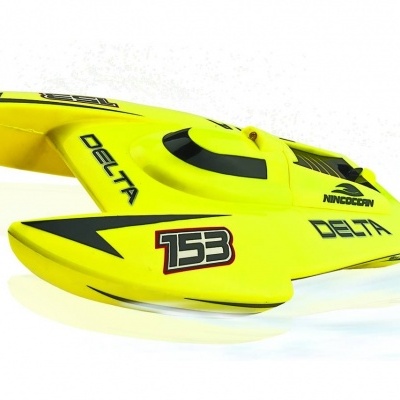 Barco RC Delta amarelo com detalhes em preto e números 153