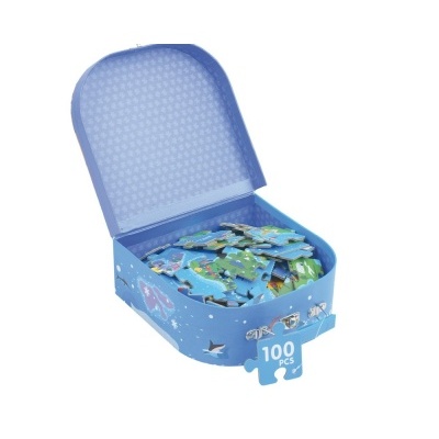 Caixa azul de puzzle com 100 peças e padrão de peixes