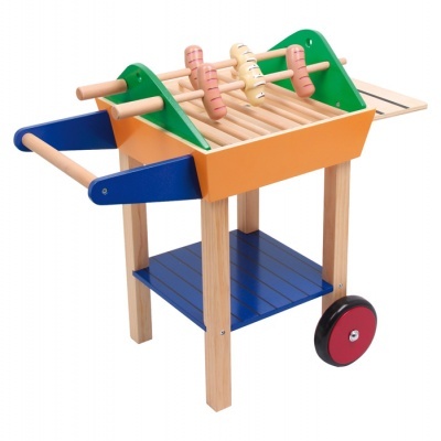 Churrasqueira de brinquedo de madeira colorida com rodas, carris para grelhar e bandeja