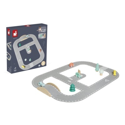 Conjunto de estrada de madeira para crianças com carros pequenos e acessórios.