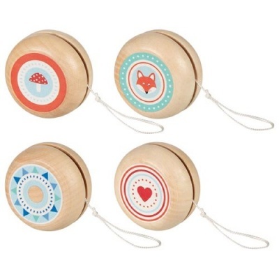 Quatro ioiôs de madeira com padrões coloridos e cordão branco
