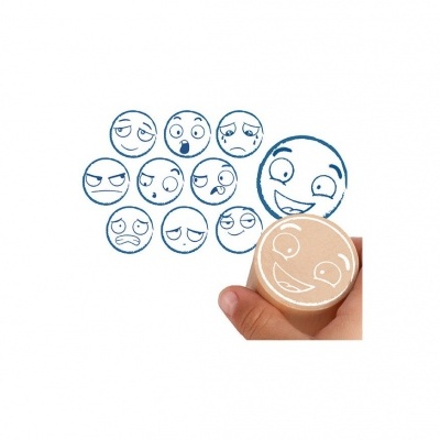 Carimbo de madeira com desenho de rosto sorridente