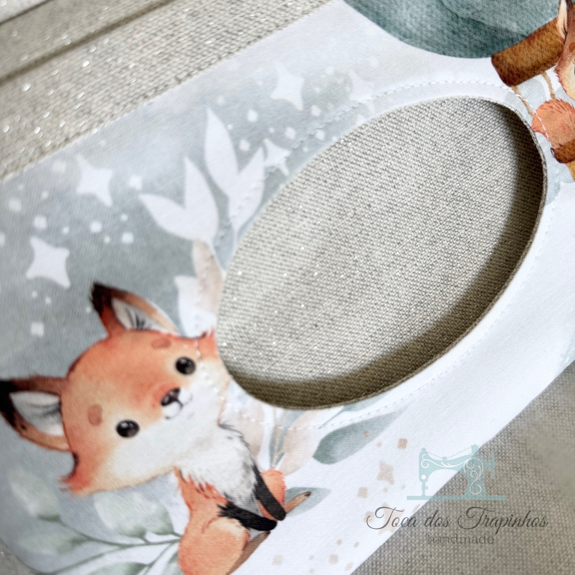 Moldura infantil de madeira com design de raposa e estrelas