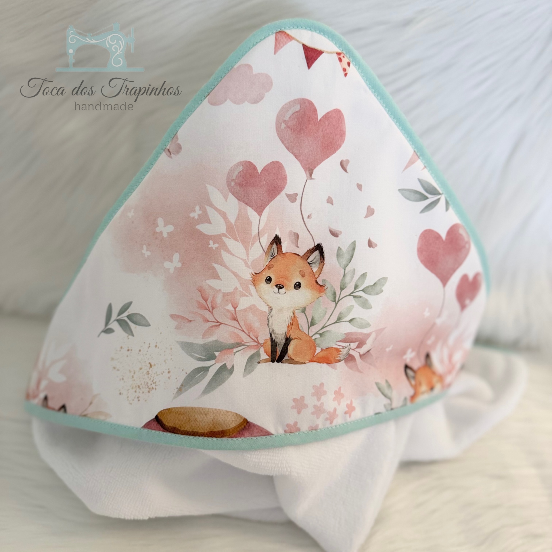 Toalha de bebé com capuz com estampa de raposa e balões cor-de-rosa