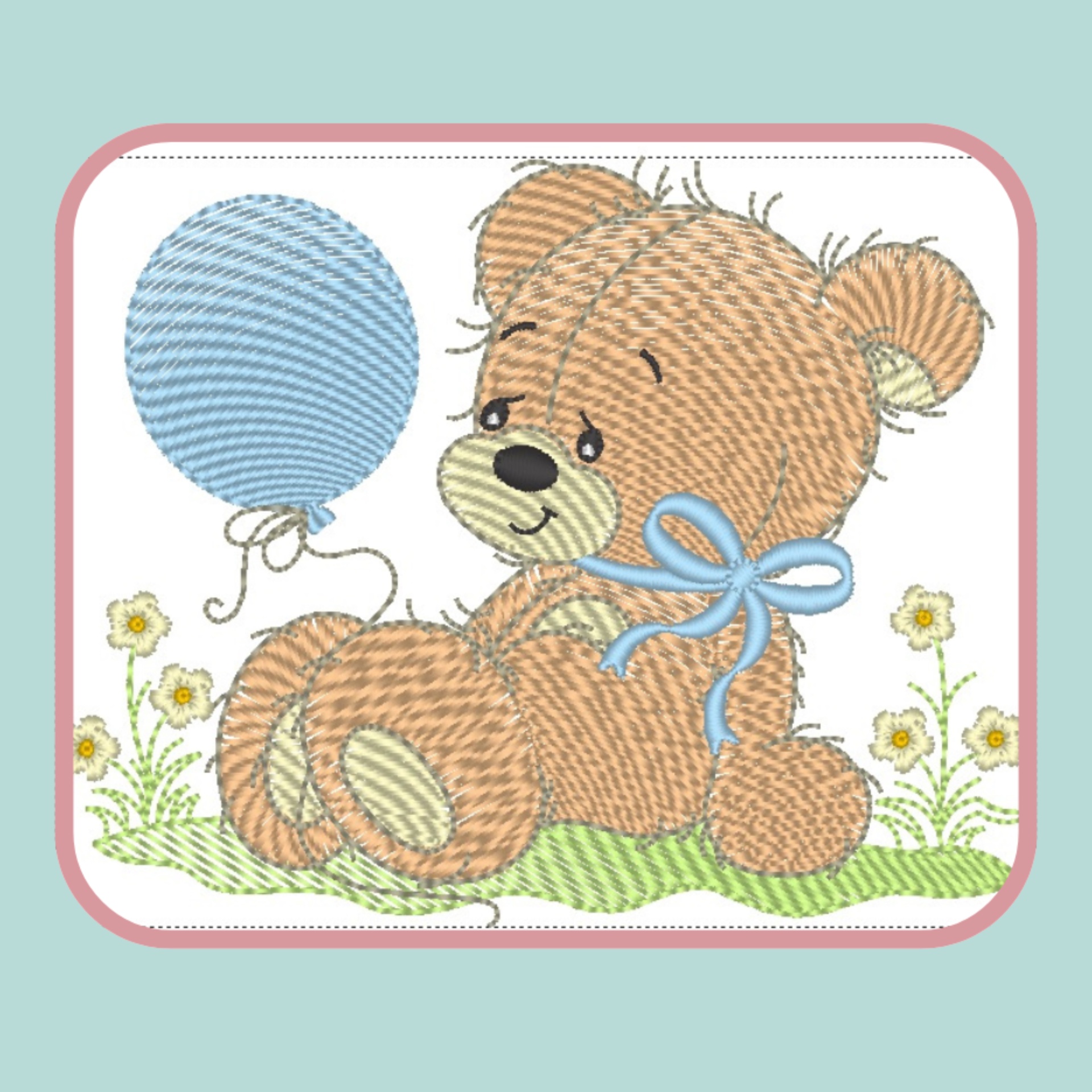 Ursinho castanho claro com laço azul e balão azul sobre manta verde com flores amarelas