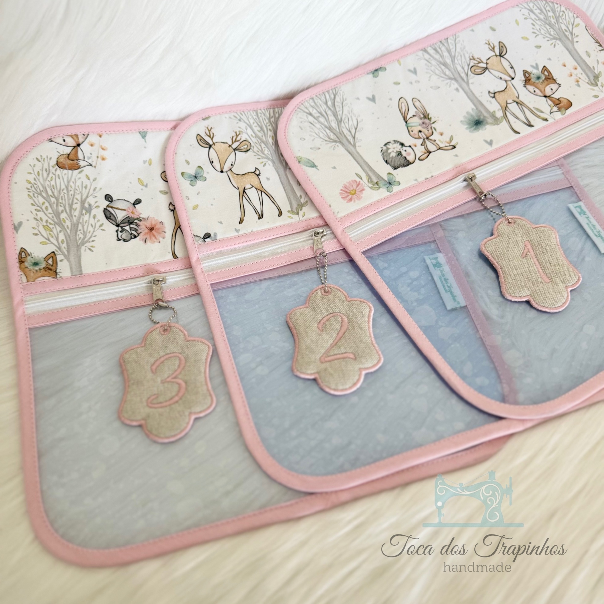 Organizador para acessórios de bebé com padrão de animais da floresta e números 1, 2, 3