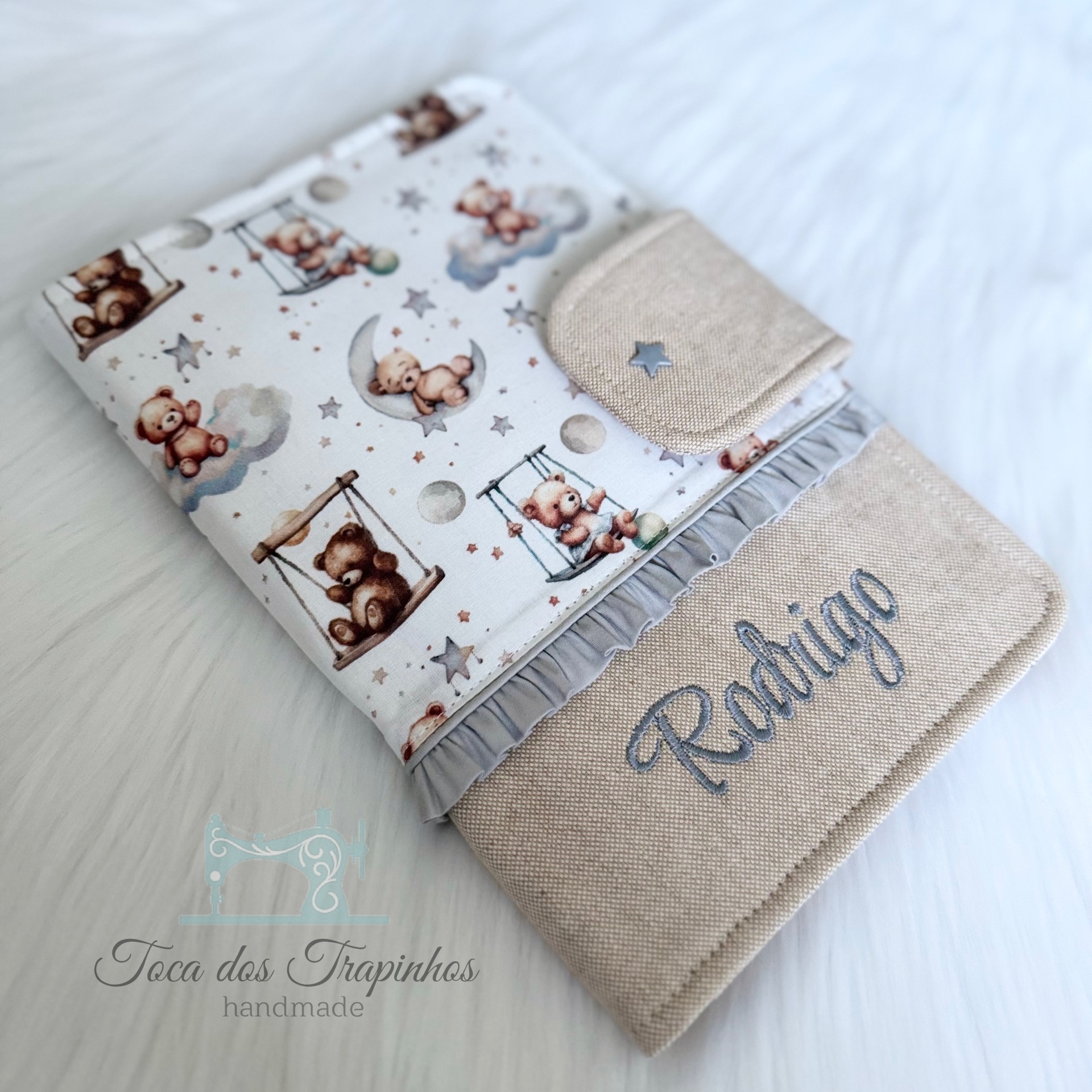 Capa para caderneta de vacinação com ursinhos e nome bordado Rodrigo