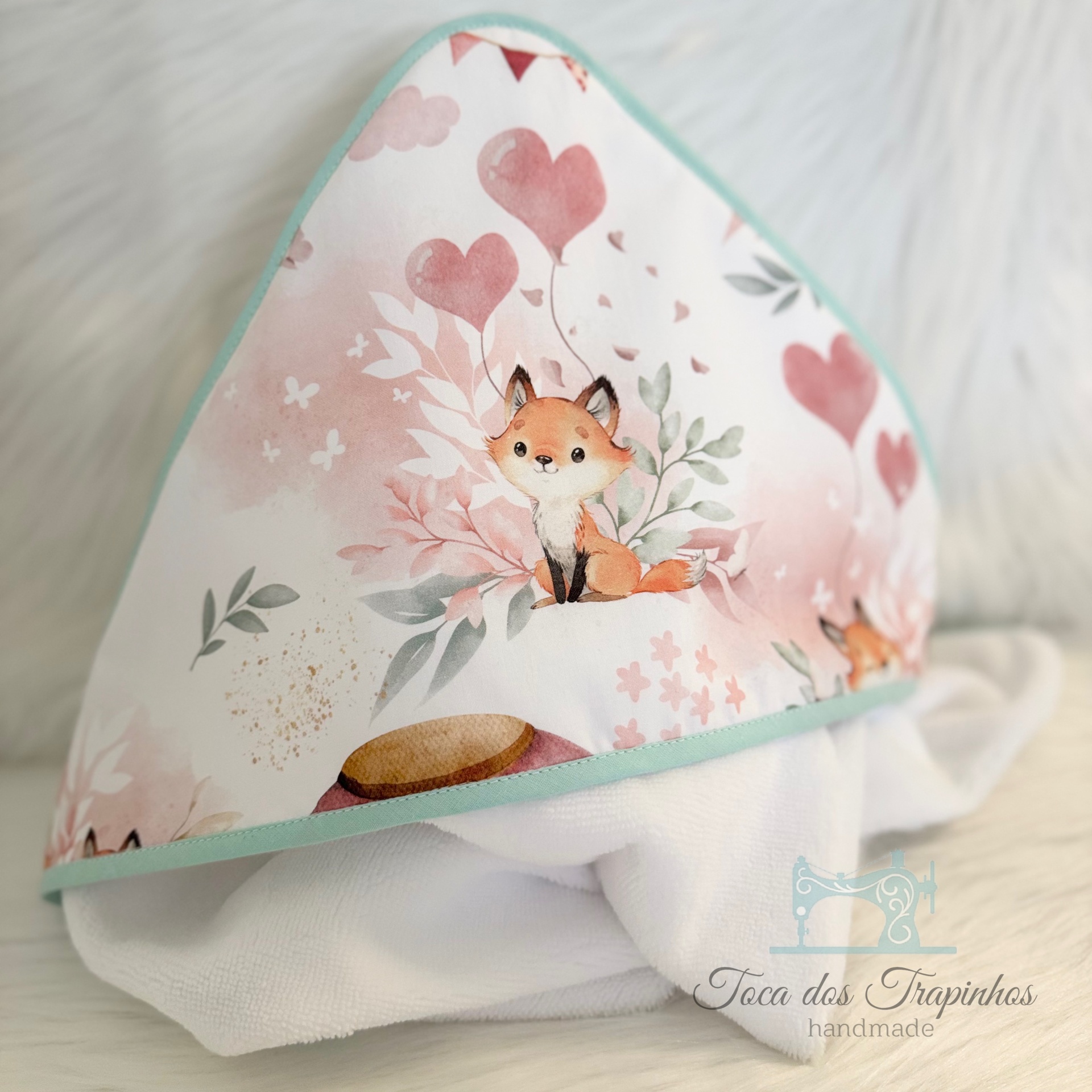 Toalha de banho para bebé com capuz e estampa de raposa e corações