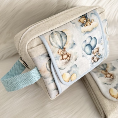 Mala mochila infantil bege com estampa de ursinhos e balões azuis