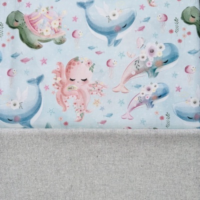 Tecido estampado infantil com animais marinhos e tecido cinza liso