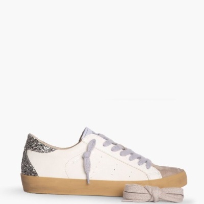 Ténis branco com detalhes cinzentos e glitter prateado