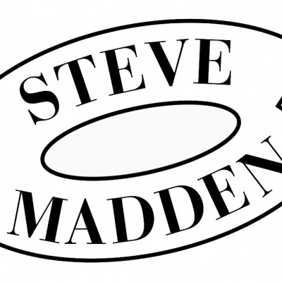 Logotipo preto da marca STEVE MADDEN em fundo branco