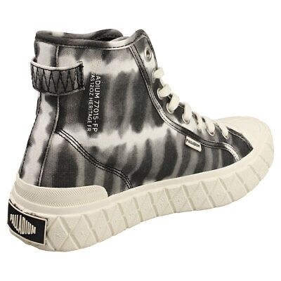 Ténis de cano alto com padrão tie-dye cinza e branca e sola branca texturada