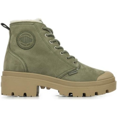 Bota verde camurça com sola grossa bege e logo Palladium