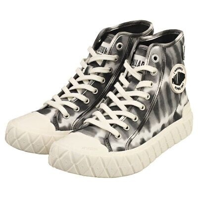 Ténis altos cinzentos e brancos com padrão tie-dye e sola branca