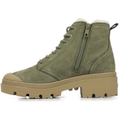 Bota militar verde com sola grossa bege e fecho de correr lateral