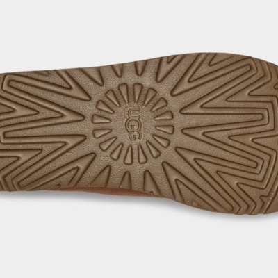 Sola de sapato castanha com padrão texturizado geométrico e circular