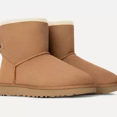 Botas de inverno camel com forro branco e sola emborrachada