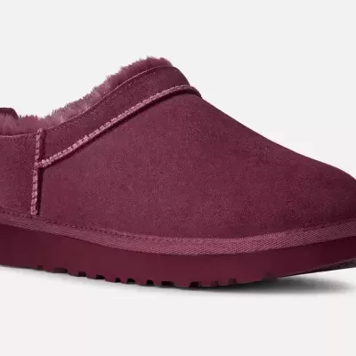 Pantufa bordeaux com interior peludo e sola robusta