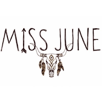 Logótipo MISS JUNE com crânio de animal e penas decorativas