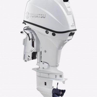 Motor de popa branco Tohatsu com hélice preta e texto TOHATSU