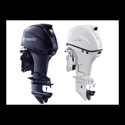 Dois motores fora de borda Tohatsu 40 CV, um preto e outro branco, sobre fundo branco