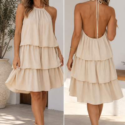 Vestido feminino bege claro com gola halter e camadas sobrepostas