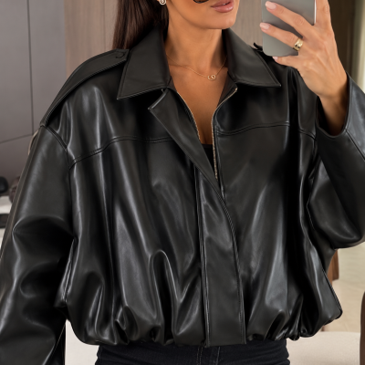 Casaco preto oversize efeito pele com fecho de correr metálico