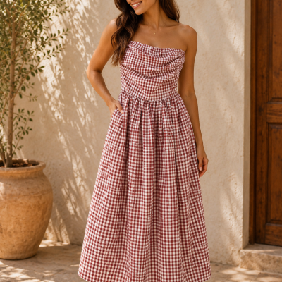 Vestido midi feminino xadrez vermelho e branco sem alças com saia rodada e bolsos