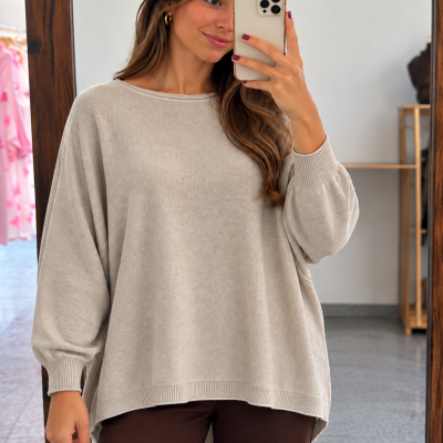 Camisola oversized bege de malha com mangas bufantes e punhos canelados