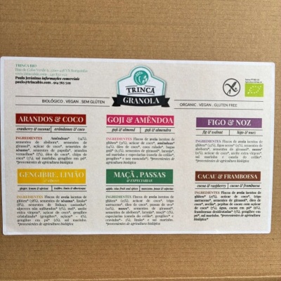 Embalagem de granola com seis sabores distintos e informações dos ingredientes.