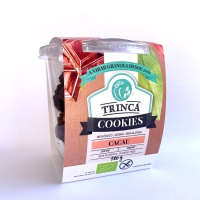 Embalagem transparente de cookies Trinca cacau com rótulo colorido e informações do produto