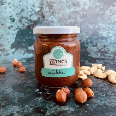 Frasco de creme de avelã Trinca com avelãs e castanhas de caju