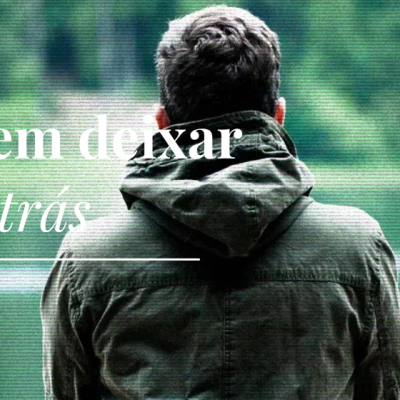 Homem de costas com casaco verde em frente a lago e floresta, texto sobre intestino e setembro