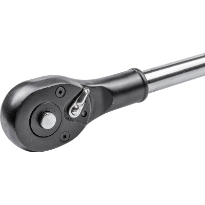 Ferramenta de catraca com cabo metálico e cabeça preta