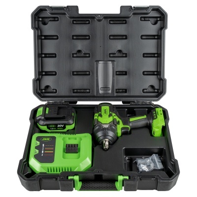 Conjunto de ferramenta elétrica sem fio numa mala preta com furadeira, carregador e baterias.