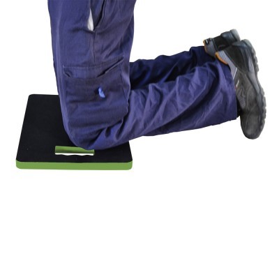 Almofada preta com borda verde para apoio de joelhos