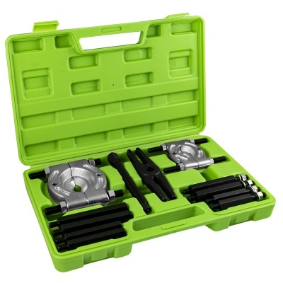 Conjunto de ferramentas de metal em estojo verde