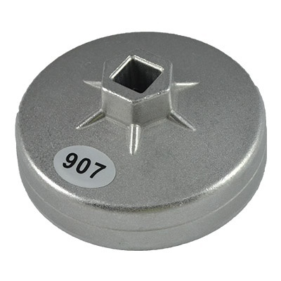 Tampa metálica prateada com etiqueta 907