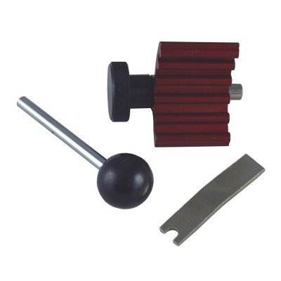 Conjunto de ferramentas com peça vermelha, punho preto e chave de metal.