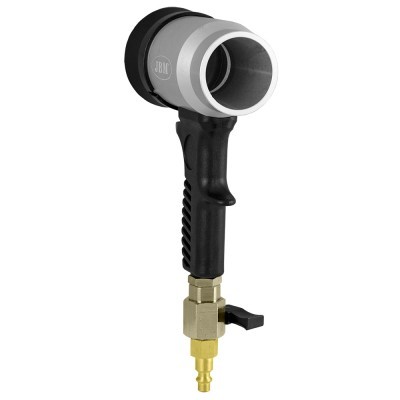 Pistola de limpeza com punho preto e conectores metálicos dourados