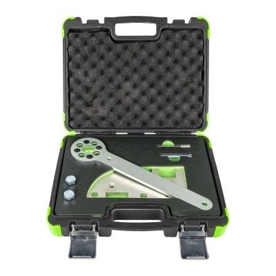 Estojo de ferramentas com chave de catraca e acessórios organizados em espuma