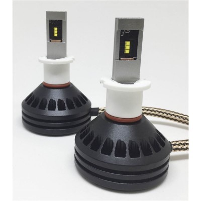 Duas lâmpadas LED para faróis de carro com base preta e branca