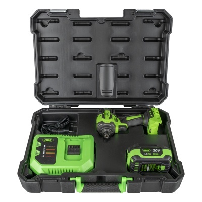 Conjunto de ferramentas elétricas verde e preta dentro de caixa preta aberta