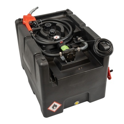 Depósito preto portátil de combustível com bico vermelho e símbolo de inflamável