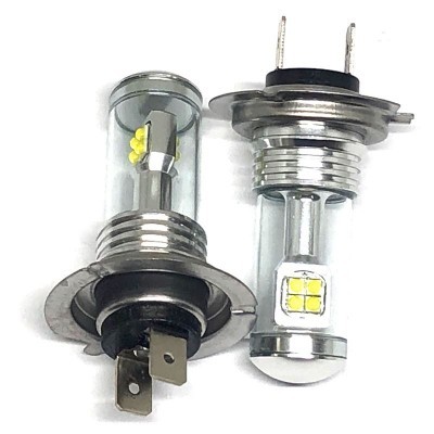 Dois bulbos LED automóveis com estrutura metálica prateada e LEDs amarelos