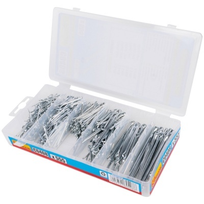 Caixa transparente com anilhas metálicas prateadas organizadas em compartimentos