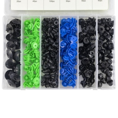 Caixa transparente com peças plásticas de fixação preta, verde e azul organizadas por quantidade