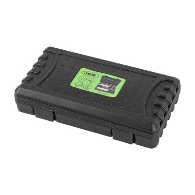 Caixa de ferramentas preta em plástico com etiqueta verde e fechos frontais